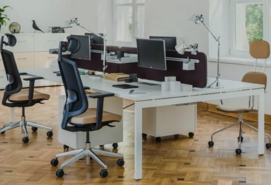 Le bench : star de l’aménagement de bureaux